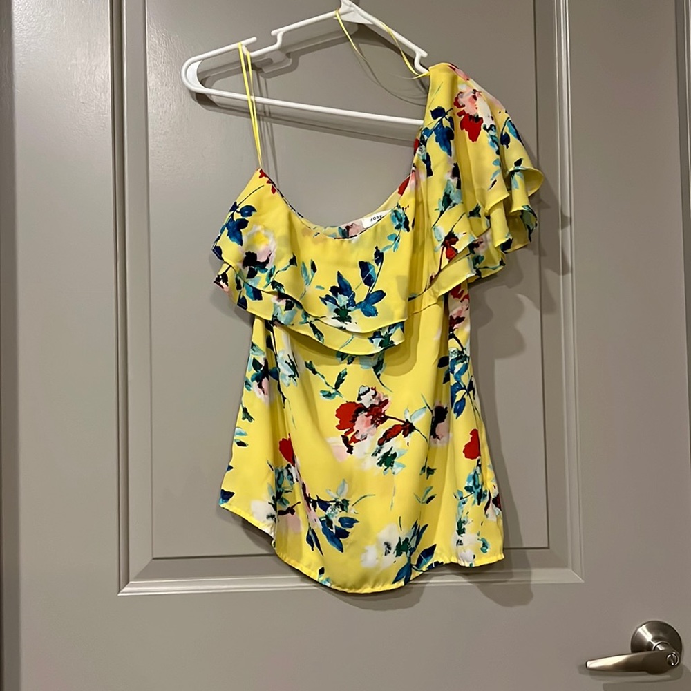 One-shoulder yellow floral blouse